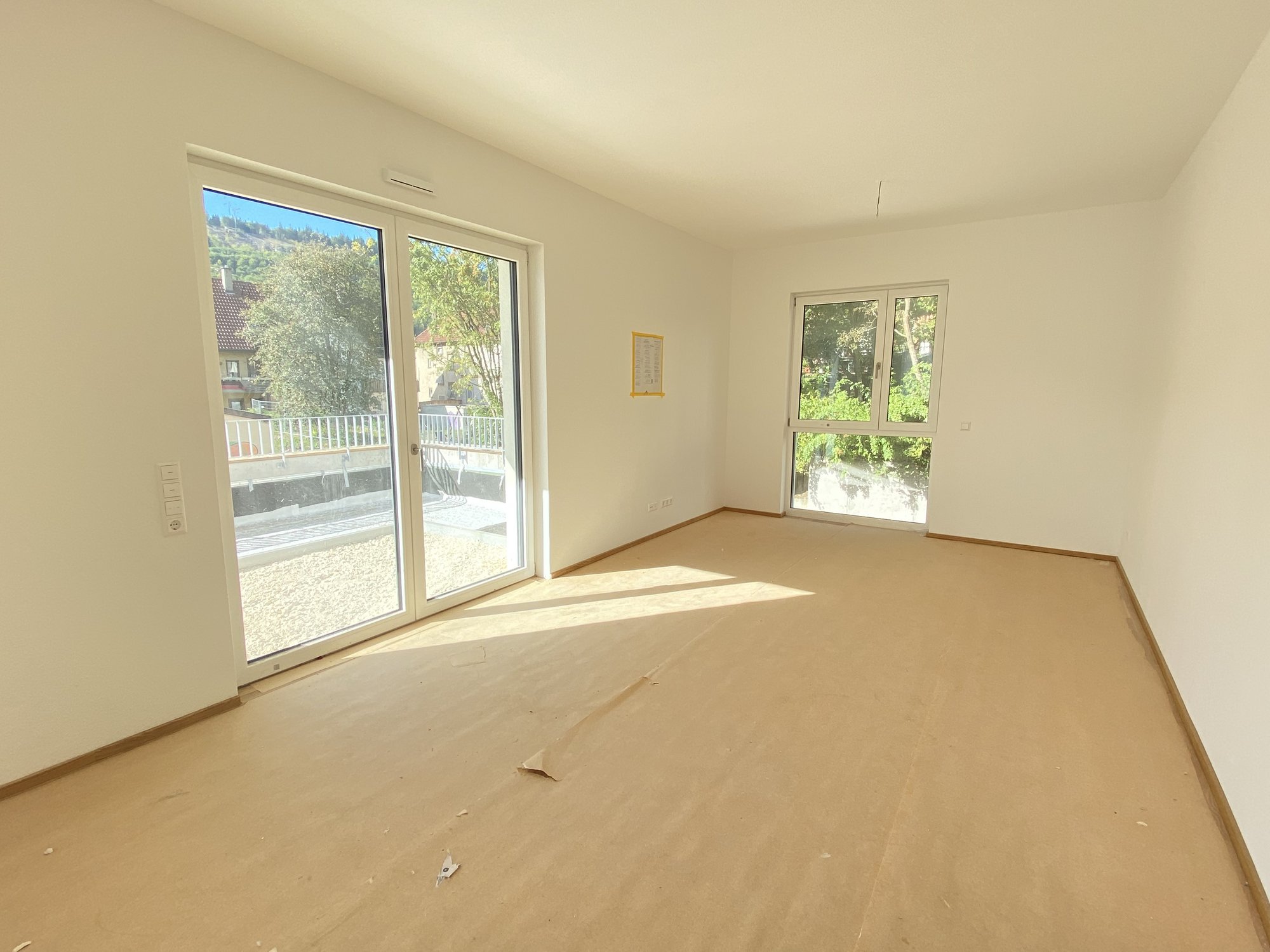 Wohnbereich mit Zugang zur Terrasse