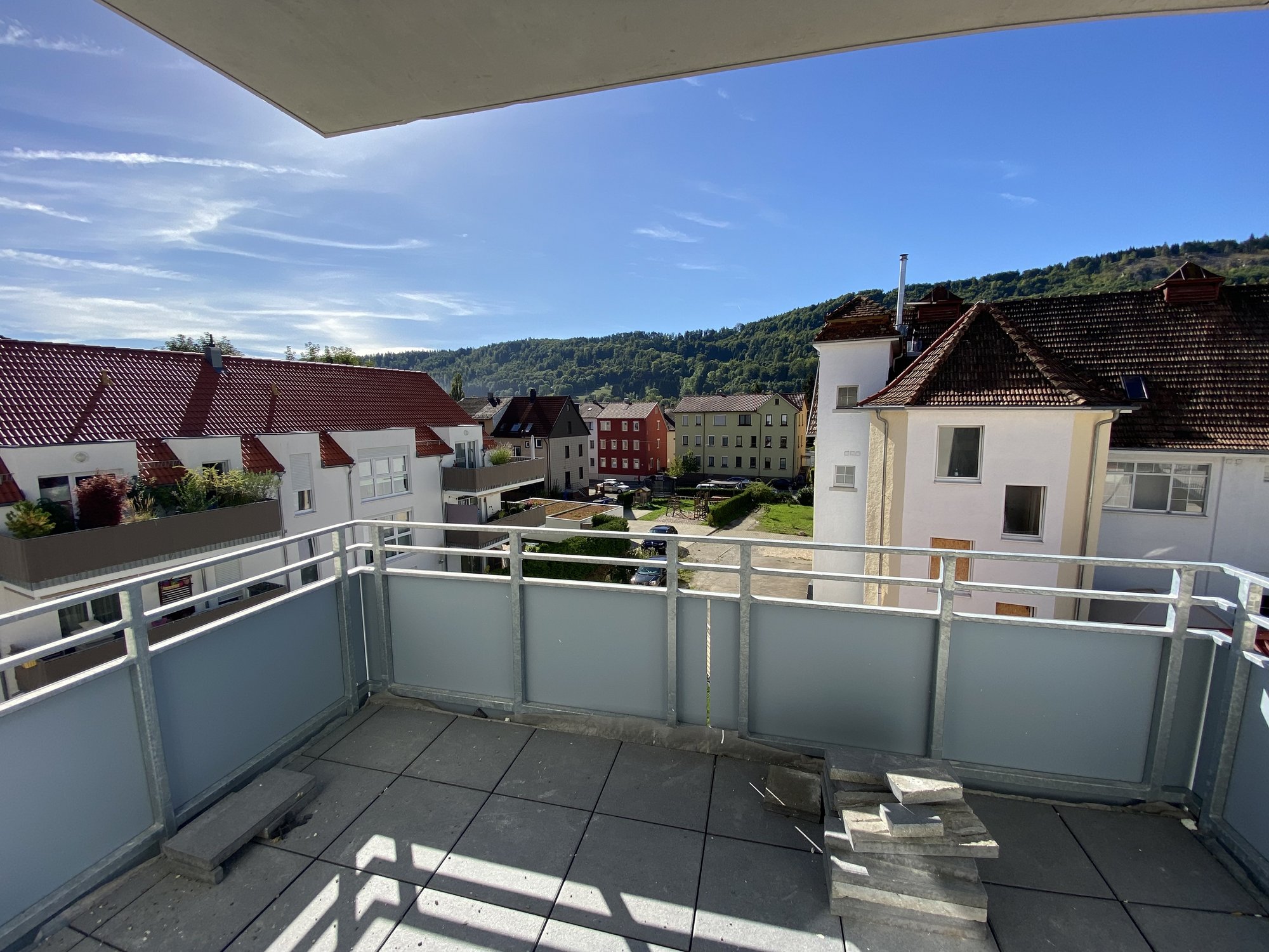 sonniger Balkon mit Weitblick