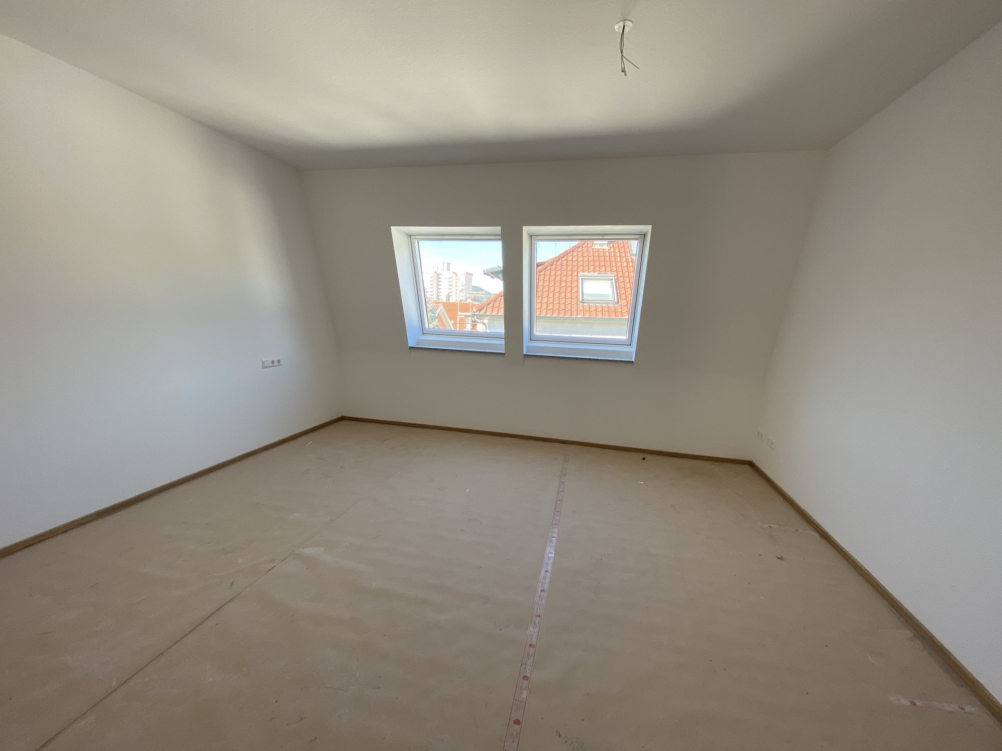 großzügiges Schlafzimmer