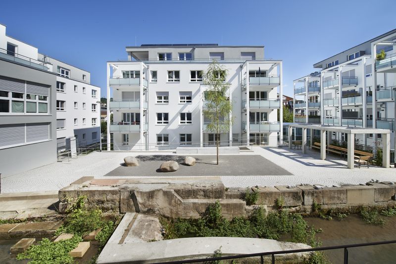 Gemeinschaftliches Wohnen und Pflegen für hilfsbedürftige Menschen – mit Wohnung für Mitarbeitende