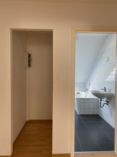 Flur mit Blick ins Bad
