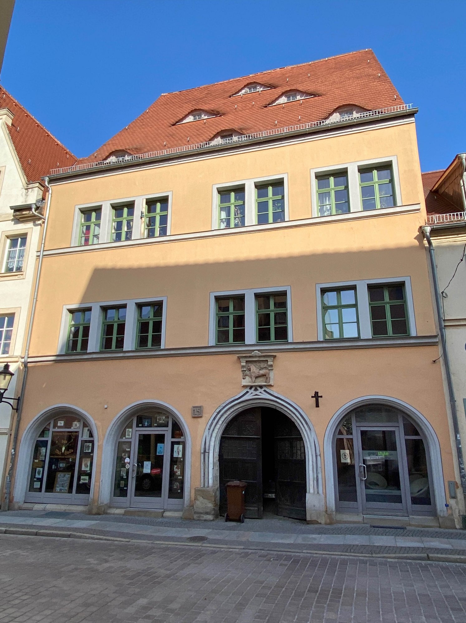 Außergewöhnlich: Großzügige 4-Zimmerwohnung in charmanten Altbau