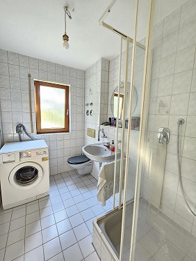 Badezimmer mit WM-Anschluss