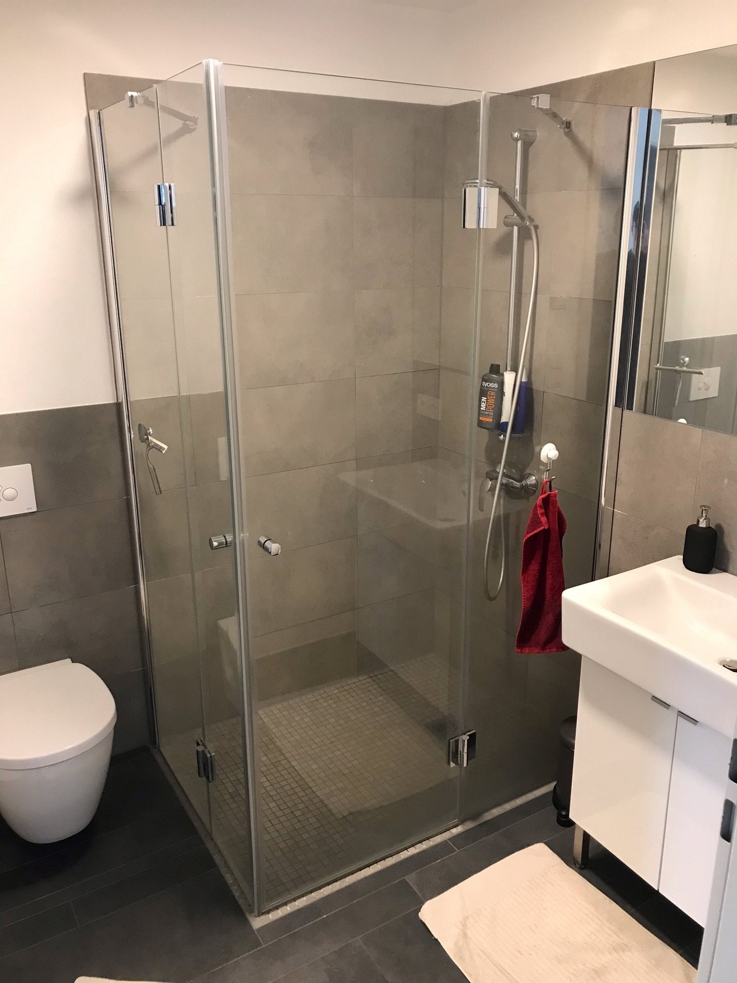 Badezimmer mit Dusche