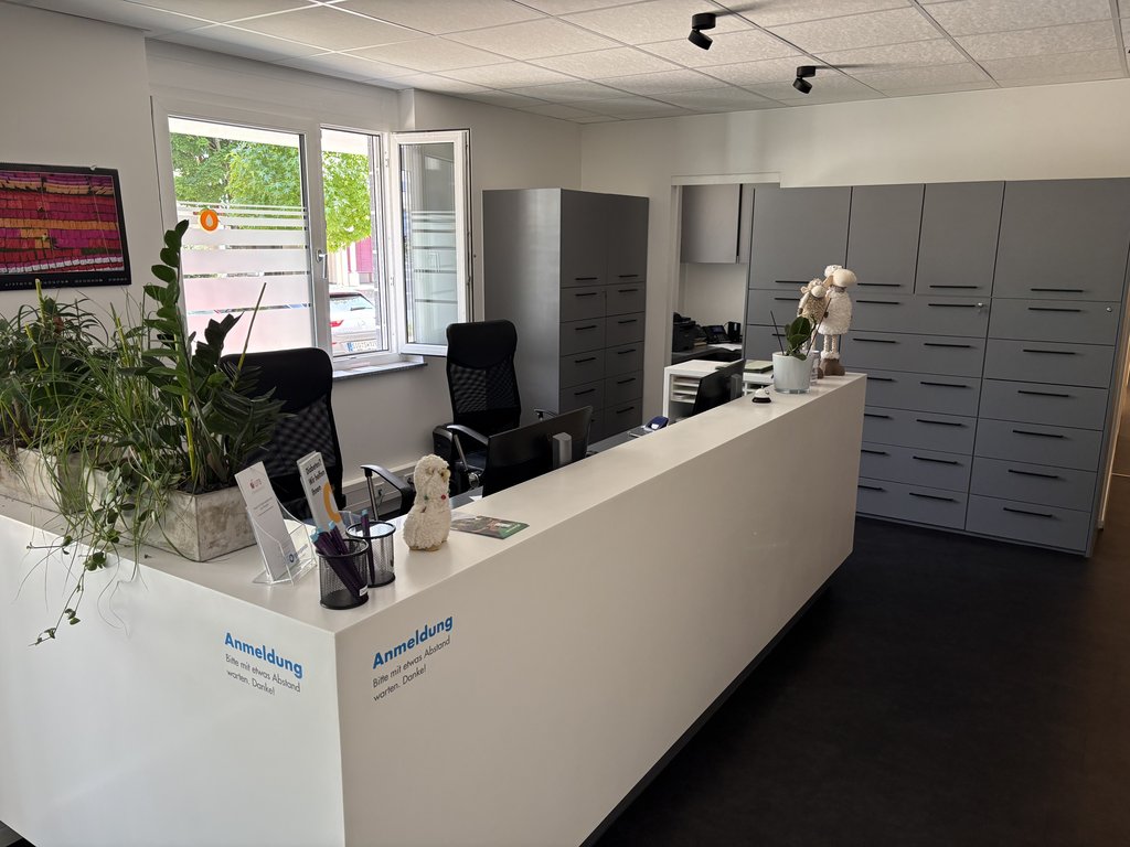 Gestalten Sie Ihre eigene Gesundheits-Oase – Praxisräume in Eningen zu verkaufen!