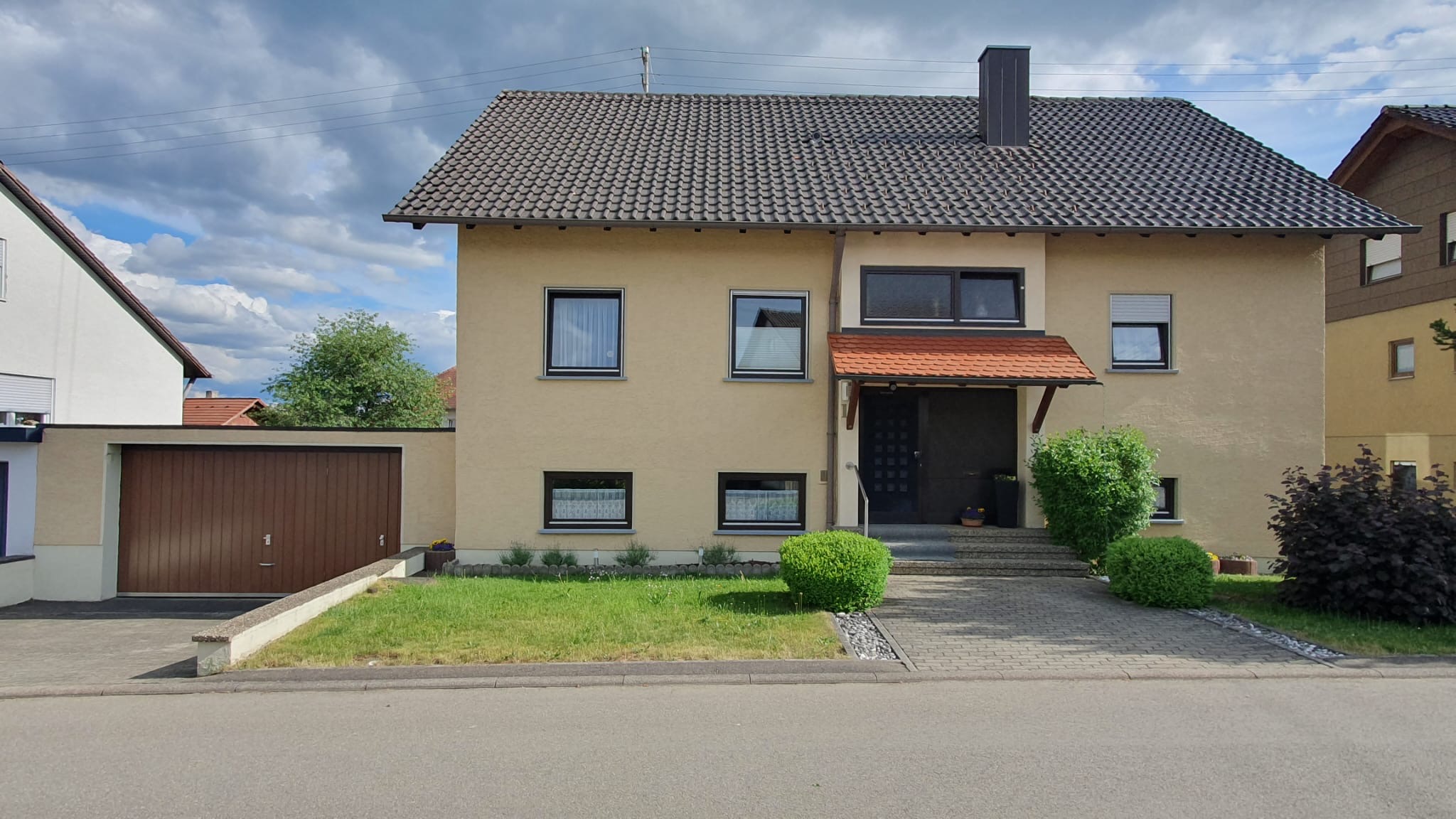 Großzügiges Wohnhaus mit Einliegerwohnung in Harthausen auf der Scher