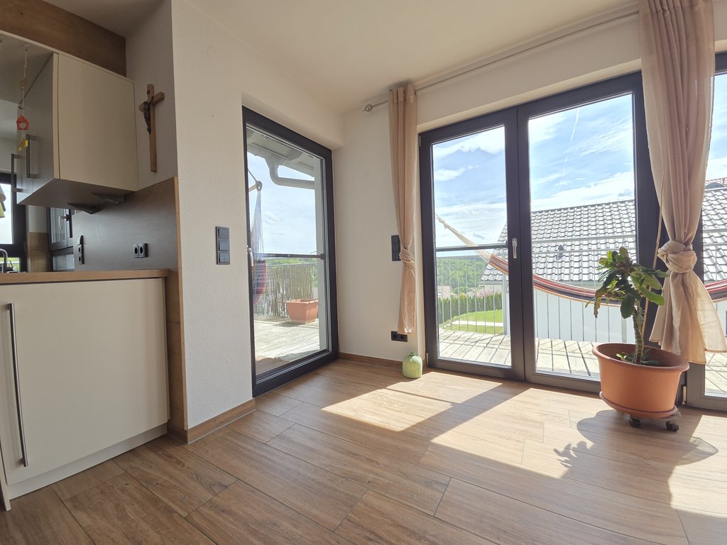 Komfortable 5-Zimmer-Wohnung mit traumhafter Sonnenbalkon!